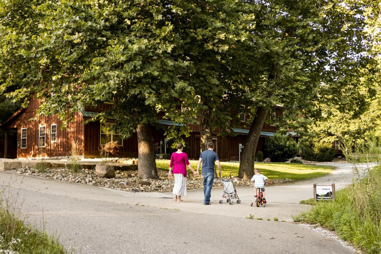 Blue Spruce . Trailside Lodging Villa Millersburg Exterior foto